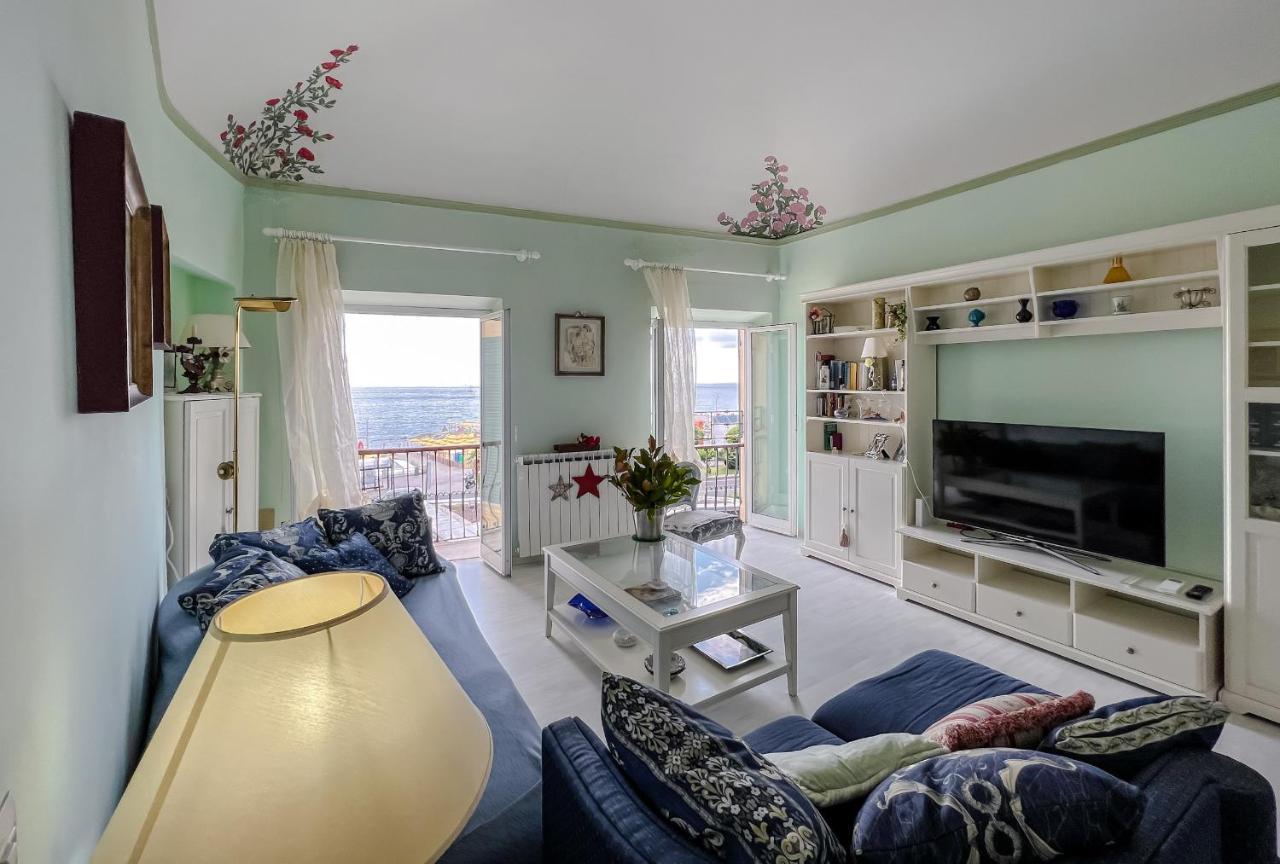 Splendido Appartamento Con Vista Mare Su Piazza Dante Varazze Kültér fotó